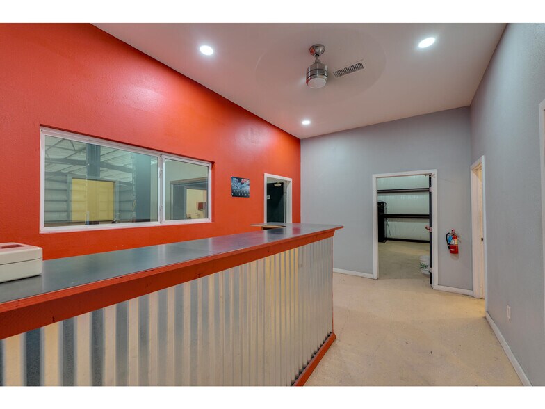 More Photos Of 1612 Shenandoah Dr, Cedar Park Warehouse For Sale