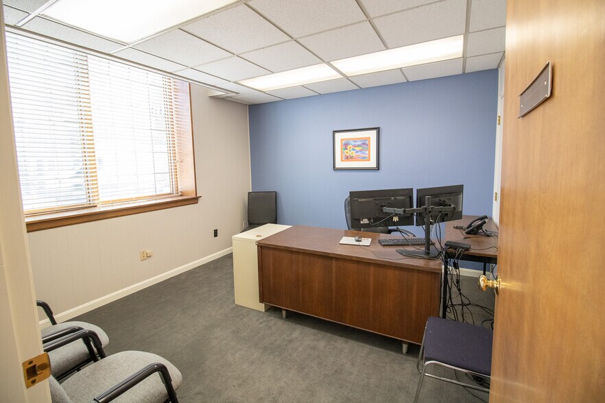 More Photos Of 36 9th St, Richmond Office For Sale