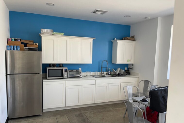 More Photos Of 5200 Electric Ave, Spicewood Warehouse For Lease