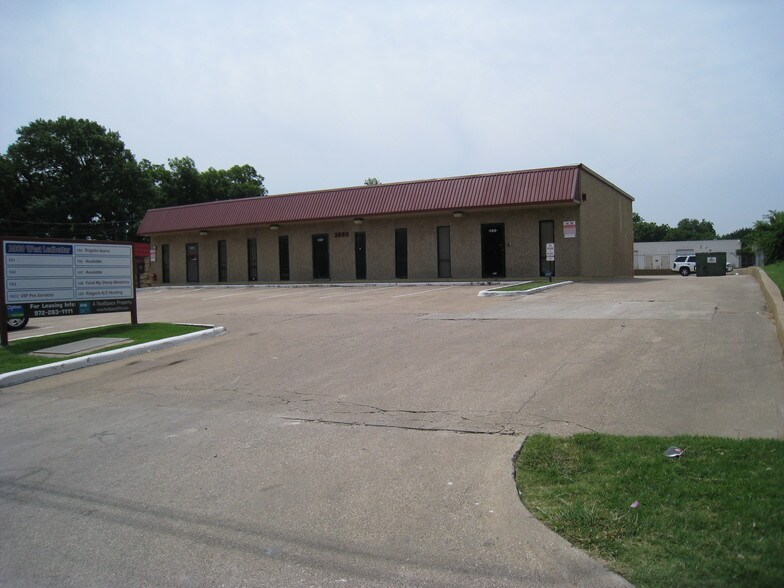 More Photos Of 3880 Ledbetter Dr W, Dallas Flex For Lease