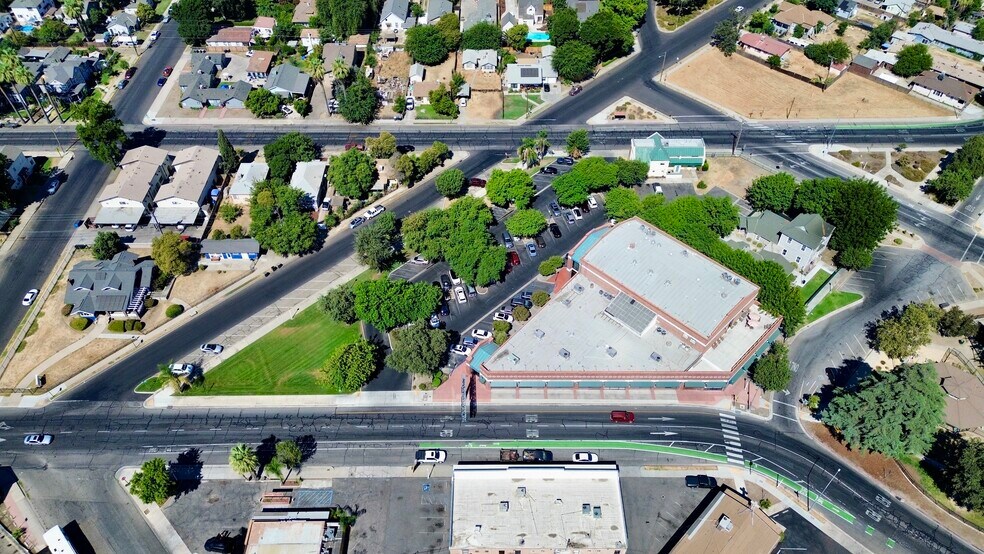 More Photos Of 711 N Court St, Visalia Office For Sale