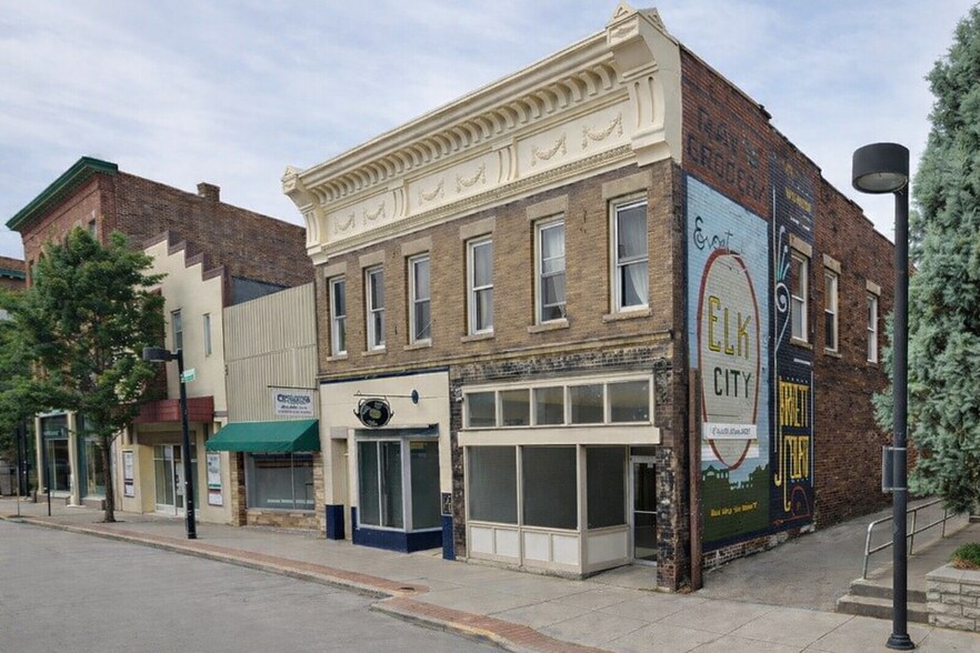 Primary Photo Of 313 Washington St W, Charleston Storefront Retail Residential For Lease
