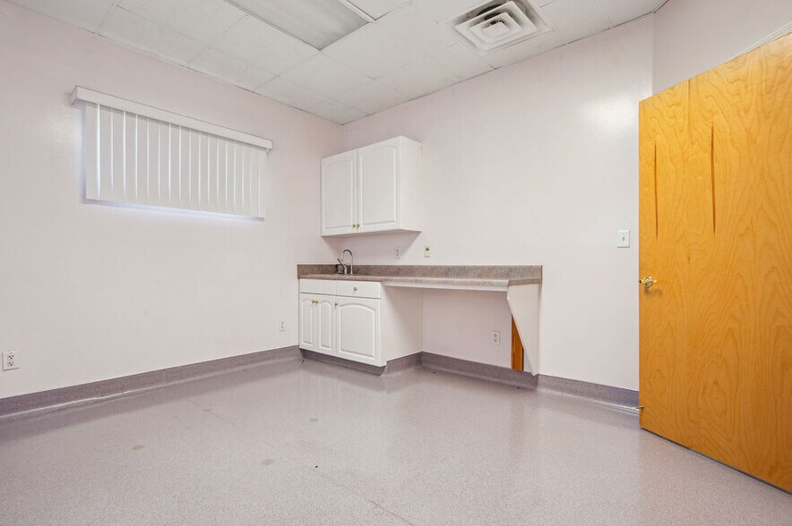 More Photos Of 43 Office Park Dr, Jacksonville Medical For Lease