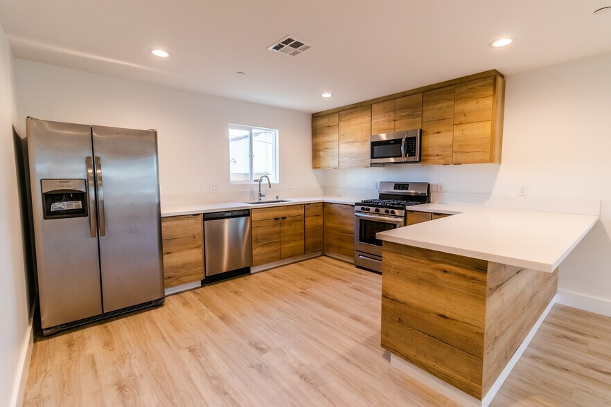 More Photos Of 5014 Pickford St, Los Angeles Apartments For Sale