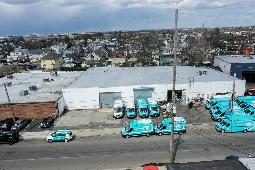 Primary Photo Of 444 Bayview Ave, Inwood Warehouse For Sale