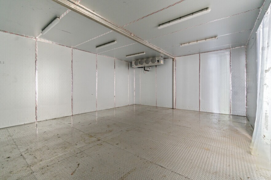 More Photos Of 722 S Highway 59, Decatur Freestanding For Lease