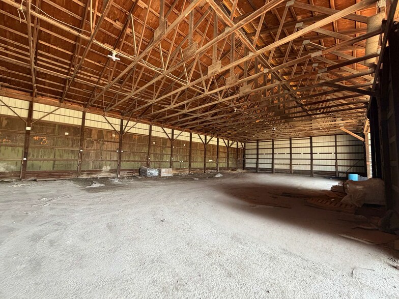 More Photos Of 130 N Cedar St, Newark Flex For Lease