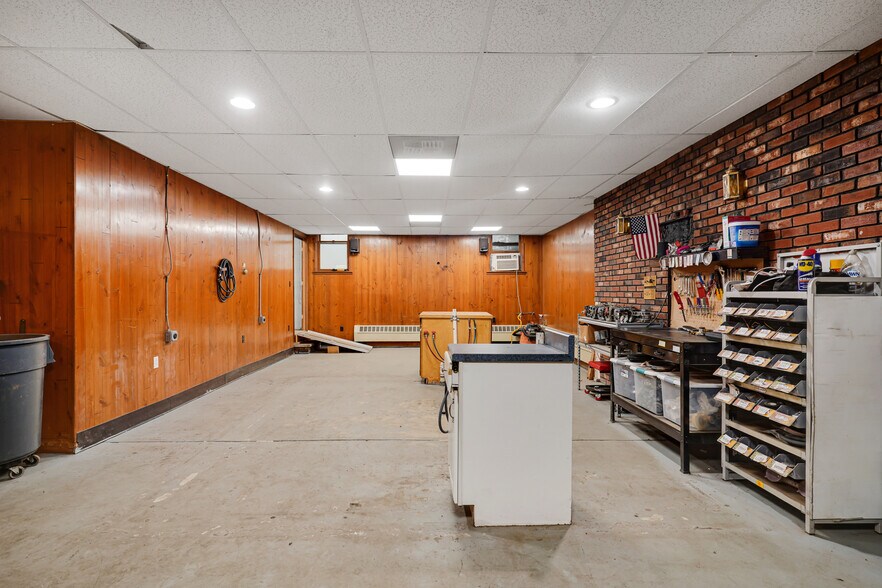 More Photos Of 27 Division St, Waterford Freestanding For Sale