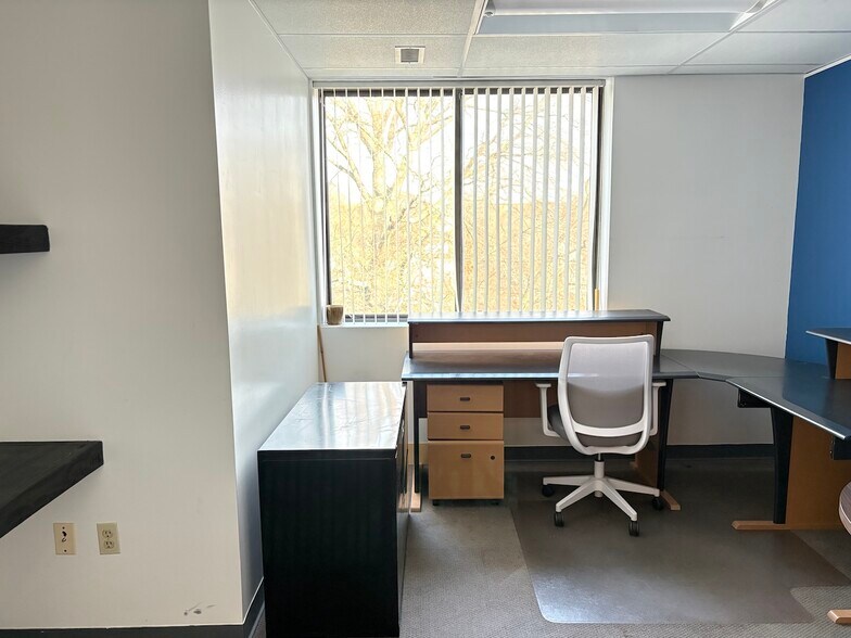 More Photos Of 35 Highland Cir, Needham Medical For Lease