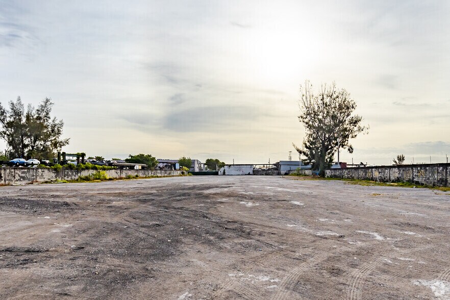 More Photos Of 13045 Cairo Ln, Opa Locka Land For Lease