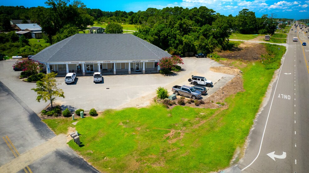 More Photos Of 5177 Southport-Supply Rd, Southport General Retail For Sale