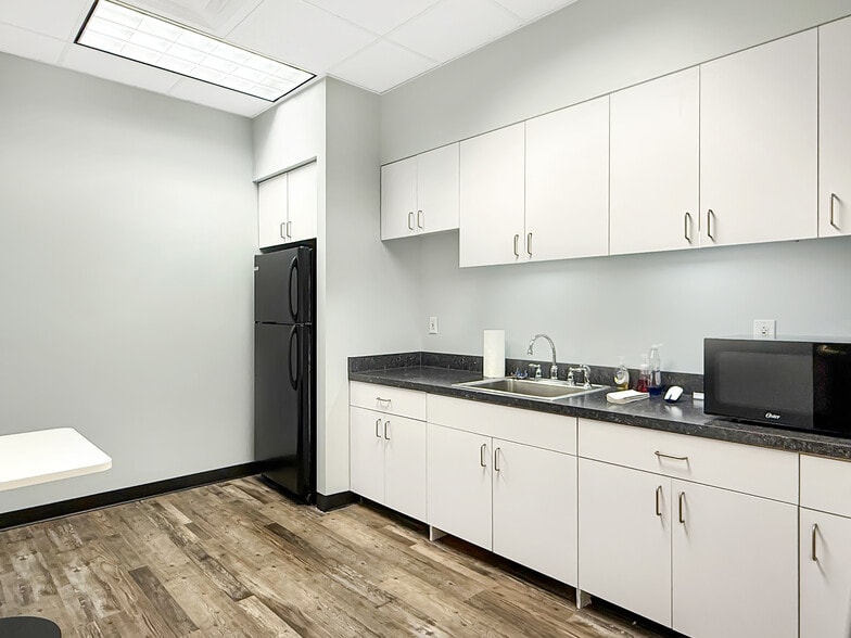 More Photos Of 401 Wabash Ave, Terre Haute Office For Sale