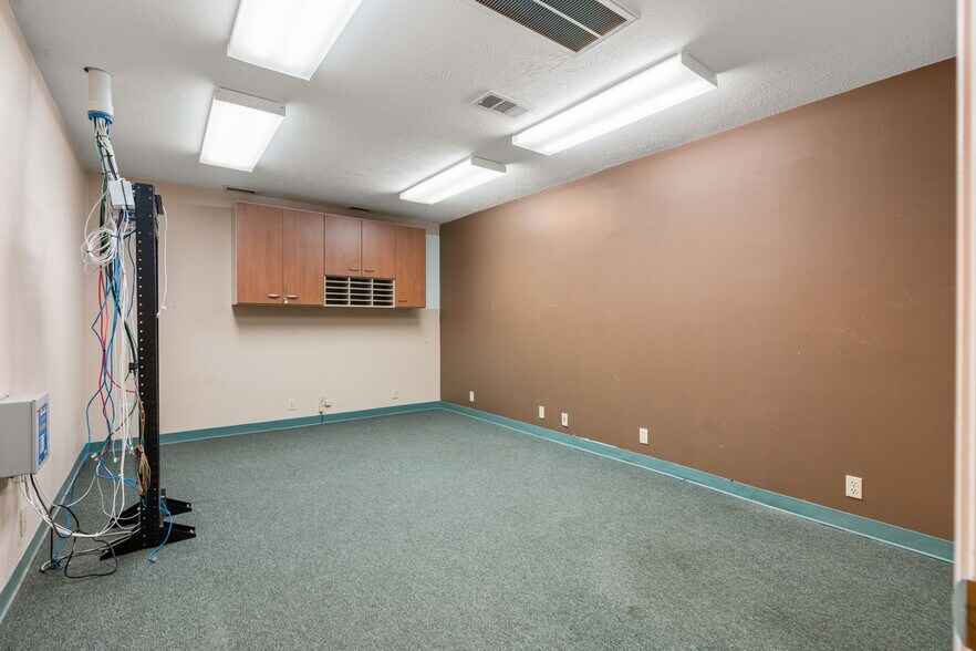 More Photos Of 2200 Sciaaca Rd, Spring Office For Sale
