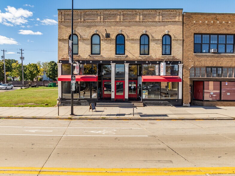 Primary Photo Of 112-114 S Broadway St, Green Bay Storefront Retail Office For Sale