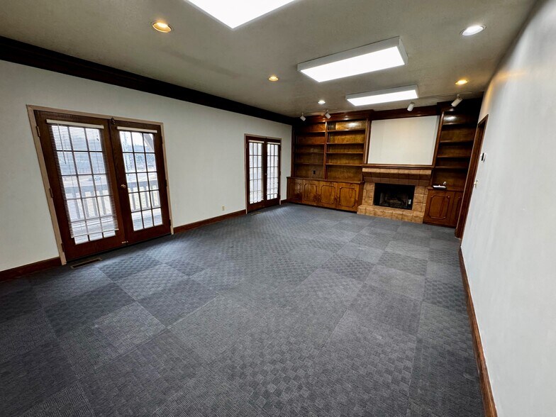 More Photos Of 6800 W 107th St, Overland Park Office For Sale