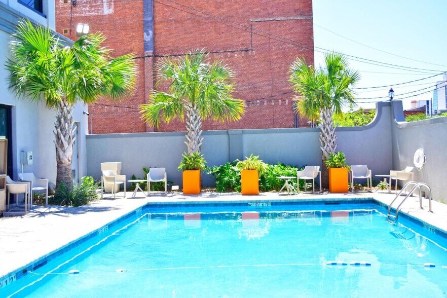 More Photos Of 701 4th St, Alexandria Hotel For Sale