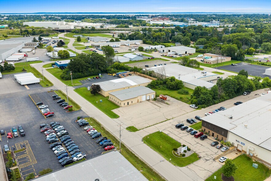 More Photos Of 1373 Kimberly Dr, Neenah Flex For Sale