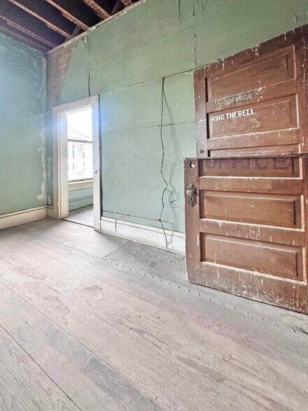 More Photos Of 200 S 3rd St, Leesville Hospitality For Sale