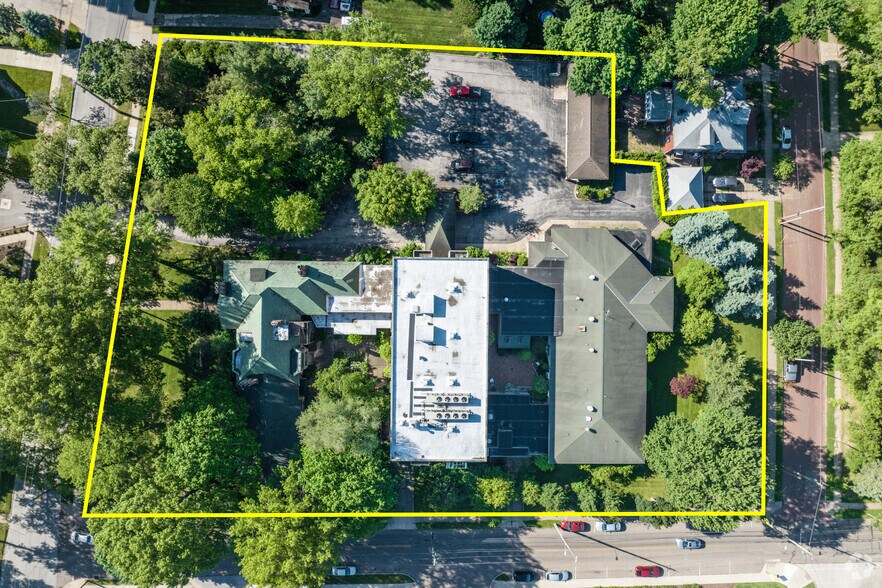 More Photos Of 39 N Portage Path, Akron Shelter For Sale