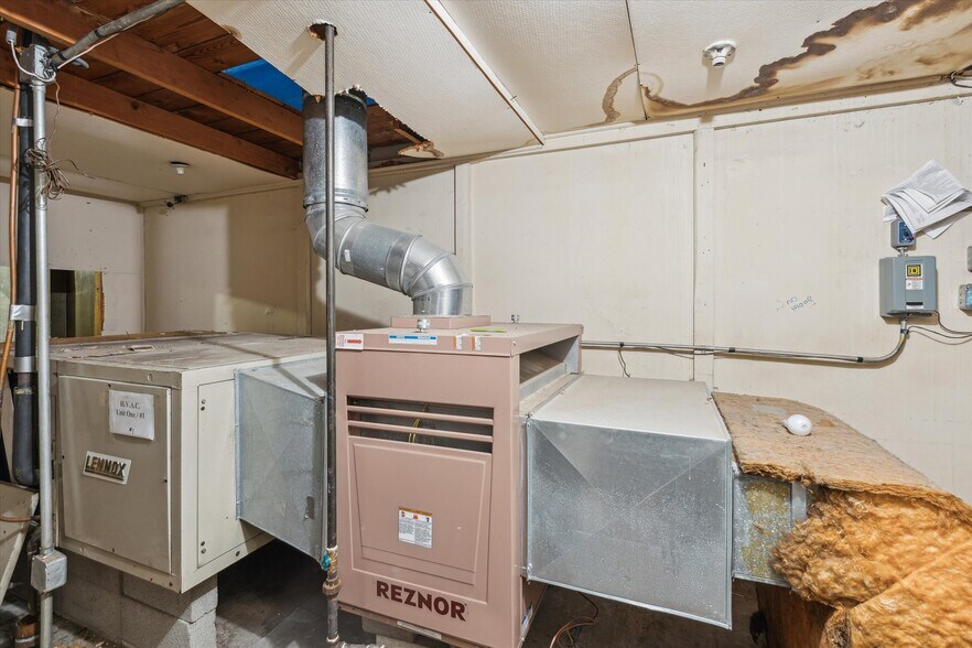 More Photos Of 711 Washington Ave, Bay City Medical For Sale