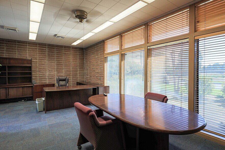 More Photos Of 971 E Broadway Ave, Atwater Office For Lease