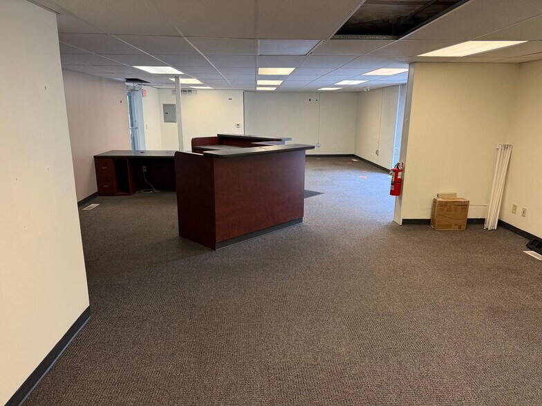 More Photos Of 444 S Meridian St, Ravenna Medical For Lease