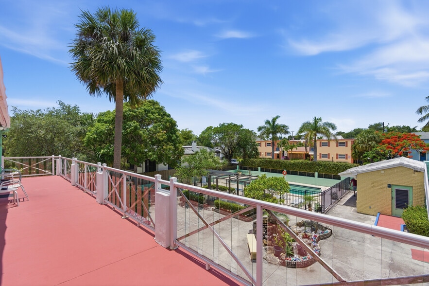 More Photos Of 320 N Federal Hwy, Lake Worth Hotel For Sale