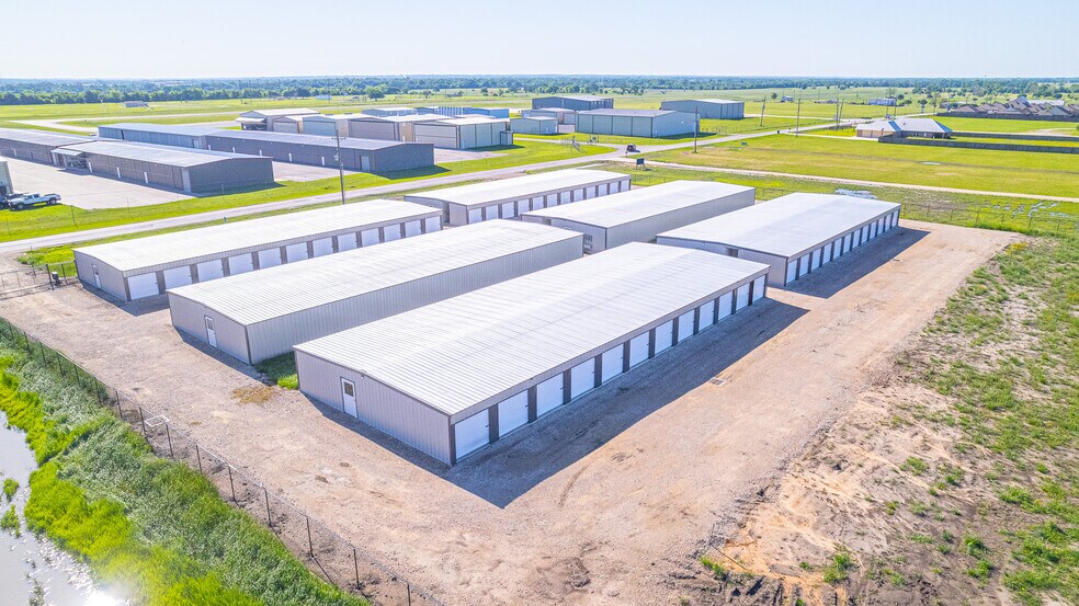 More Photos Of 906 FAIRWAY DR. NAVASOTA, Navasota Specialty For Sale