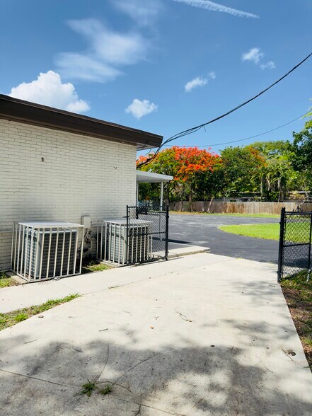More Photos Of 1601 S 21st Ave, Hollywood Flex For Lease