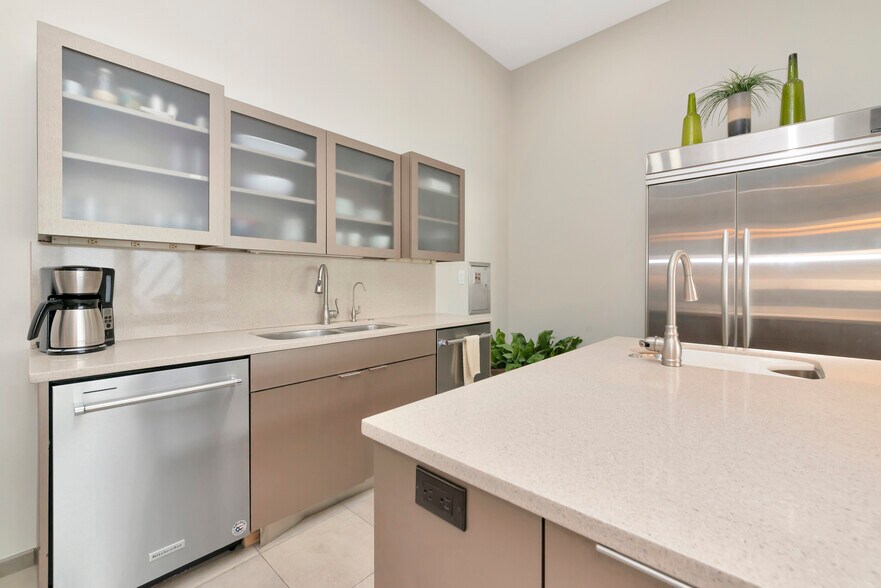 More Photos Of 1345 2nd St, Sarasota Office Residential For Sale