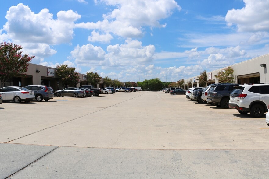 More Photos Of 431 Isom Rd, San Antonio Unknown For Lease