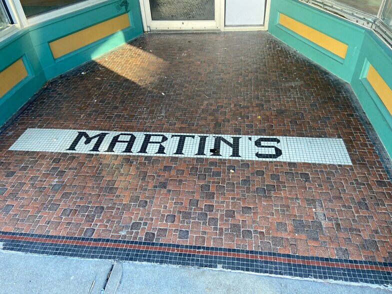 More Photos Of 220 S Campbell Ave, Springfield Storefront Retail Office For Sale