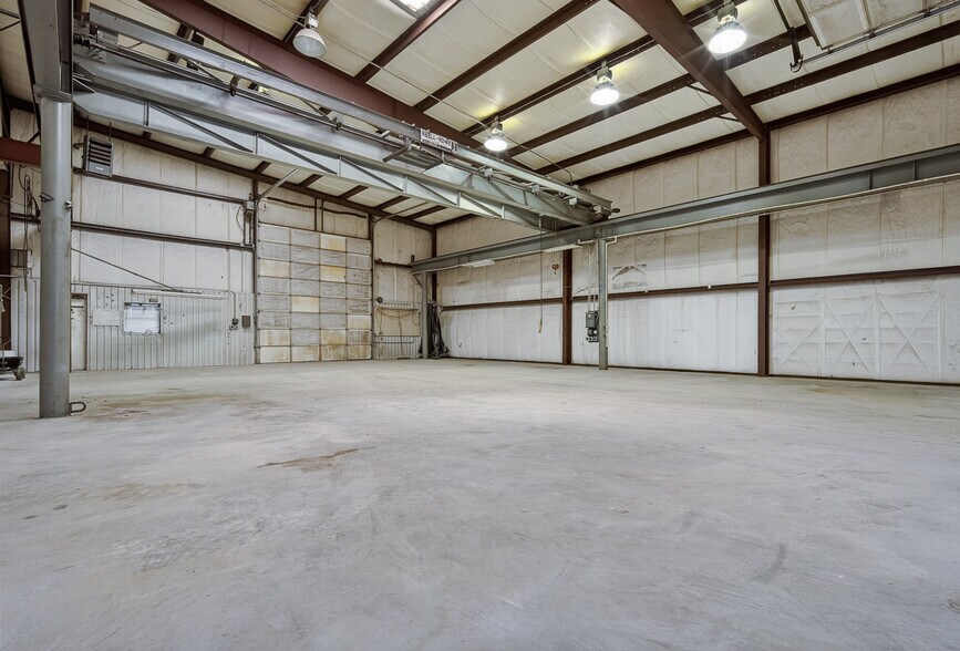 More Photos Of 6209 S Shields Blvd, Oklahoma City Manufacturing For Sale