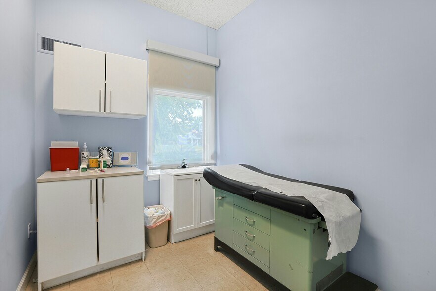 More Photos Of 80 Old Tappan Rd, Tappan Bank For Sale