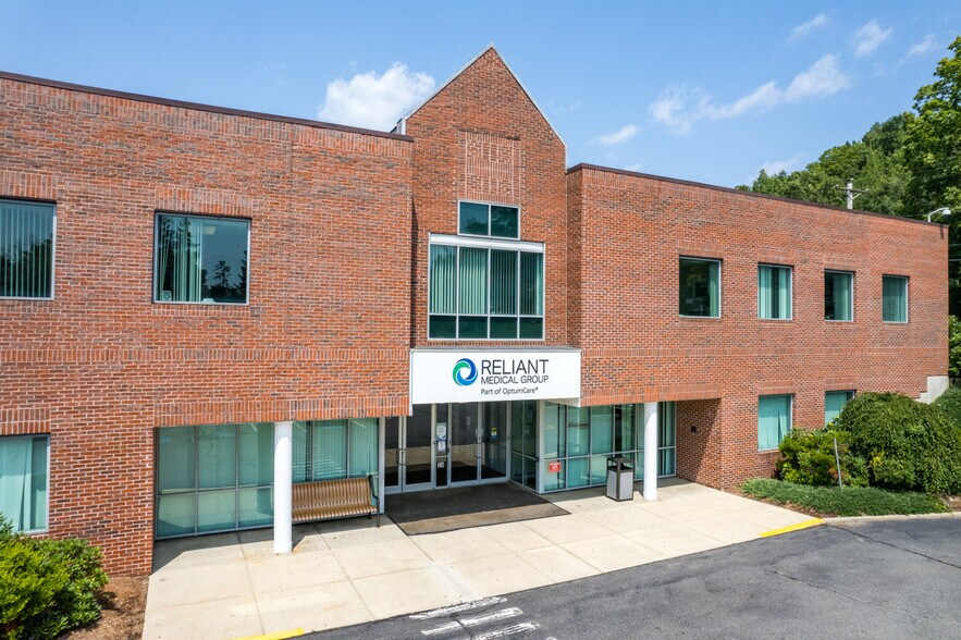 More Photos Of 24-30 Newton St, Southborough Medical For Lease