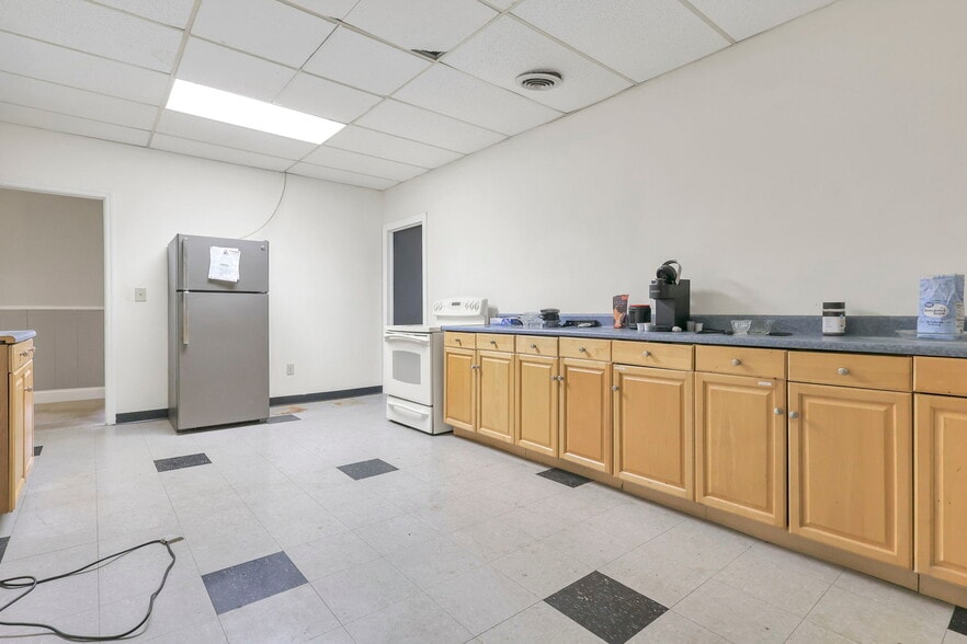 More Photos Of 2844 E River Rd, Dayton Office For Sale