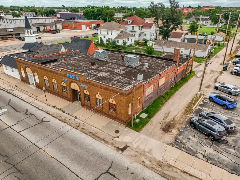 More Photos Of 110 N Poplar St, Hutchinson Warehouse For Sale
