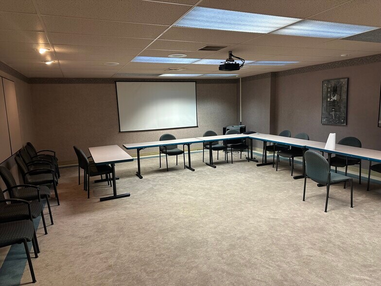 More Photos Of 606 Fayette St, Peoria Office For Sale