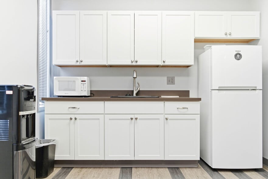 More Photos Of 13720 Aiken Rd, Louisville Warehouse For Sale