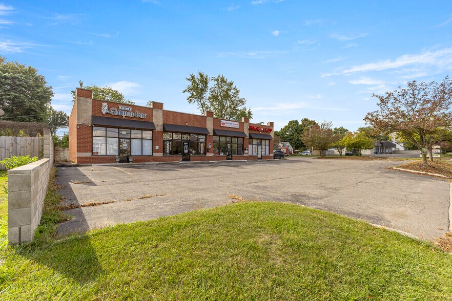 More Photos Of 25241-25251 Eureka Rd, Taylor Storefront Retail Office For Lease