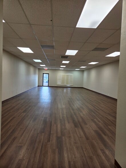 More Photos Of 2419 E Griffin Pky, Mission Storefront Retail Office For Lease
