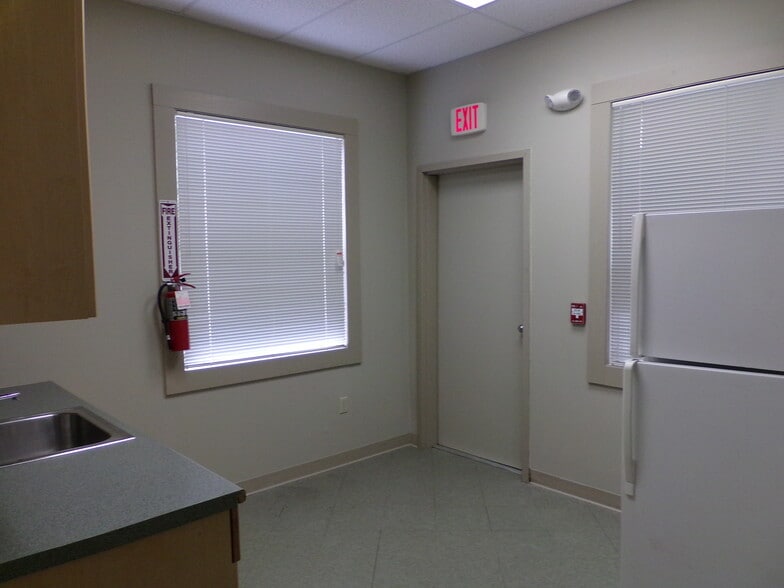 More Photos Of 171 Daniel Webster Hwy, Belmont Storefront Retail Office For Lease