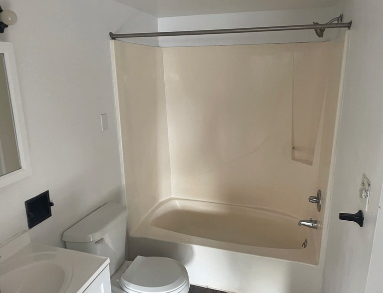 More Photos Of 439 W 25th St, Alliance Apartments For Sale