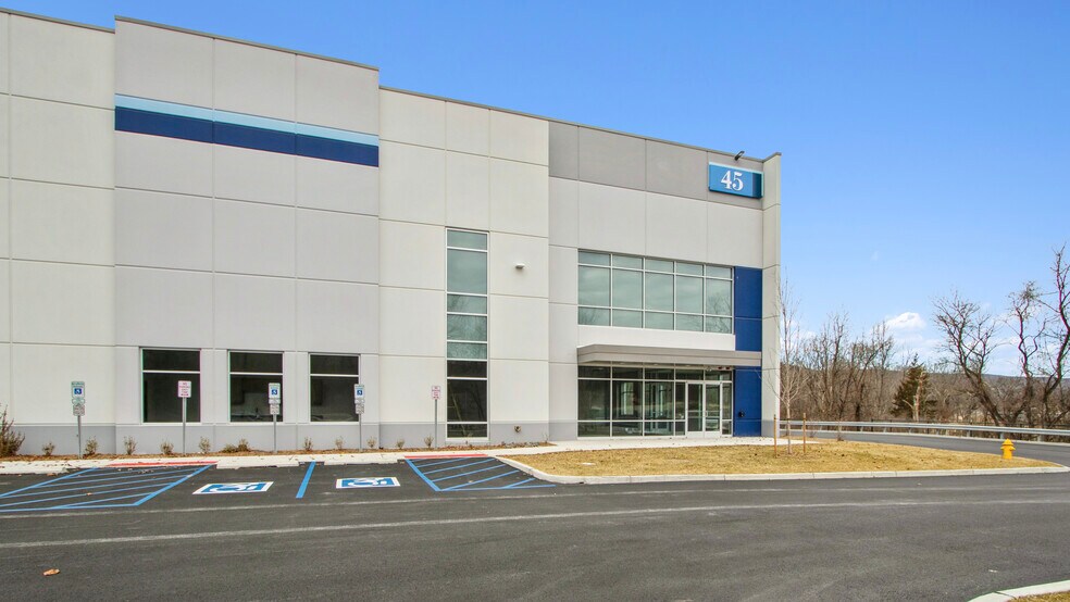 More Photos Of 25 Old Mill Rd, Suffern Unknown For Lease