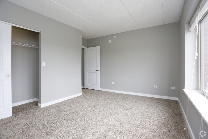 More Photos Of 1255 Town Center Rd, Vernon Hills Apartments For Lease