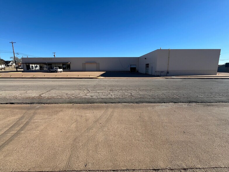 More Photos Of 604-608 E Broadway St, Sweetwater Freestanding For Lease