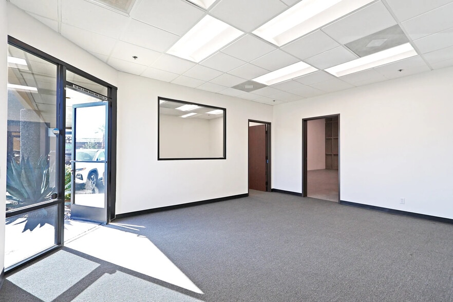 More Photos Of 42201 Beacon Hl, Palm Desert Light Manufacturing For Lease