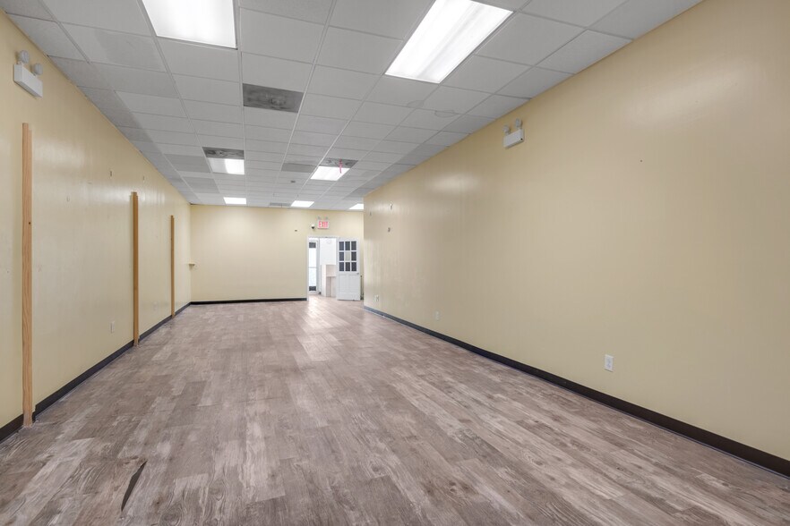 More Photos Of 15 Cr-66, Huntington Station Unknown For Lease