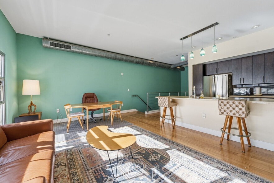 More Photos Of 133 The Promenade N, Long Beach Multifamily For Sale