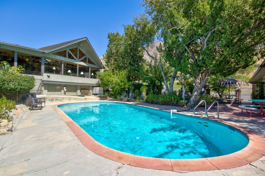 More Photos Of 13383 Sierra Way, Kernville Hotel For Sale